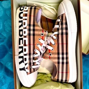 Burberry Men Sneakers.